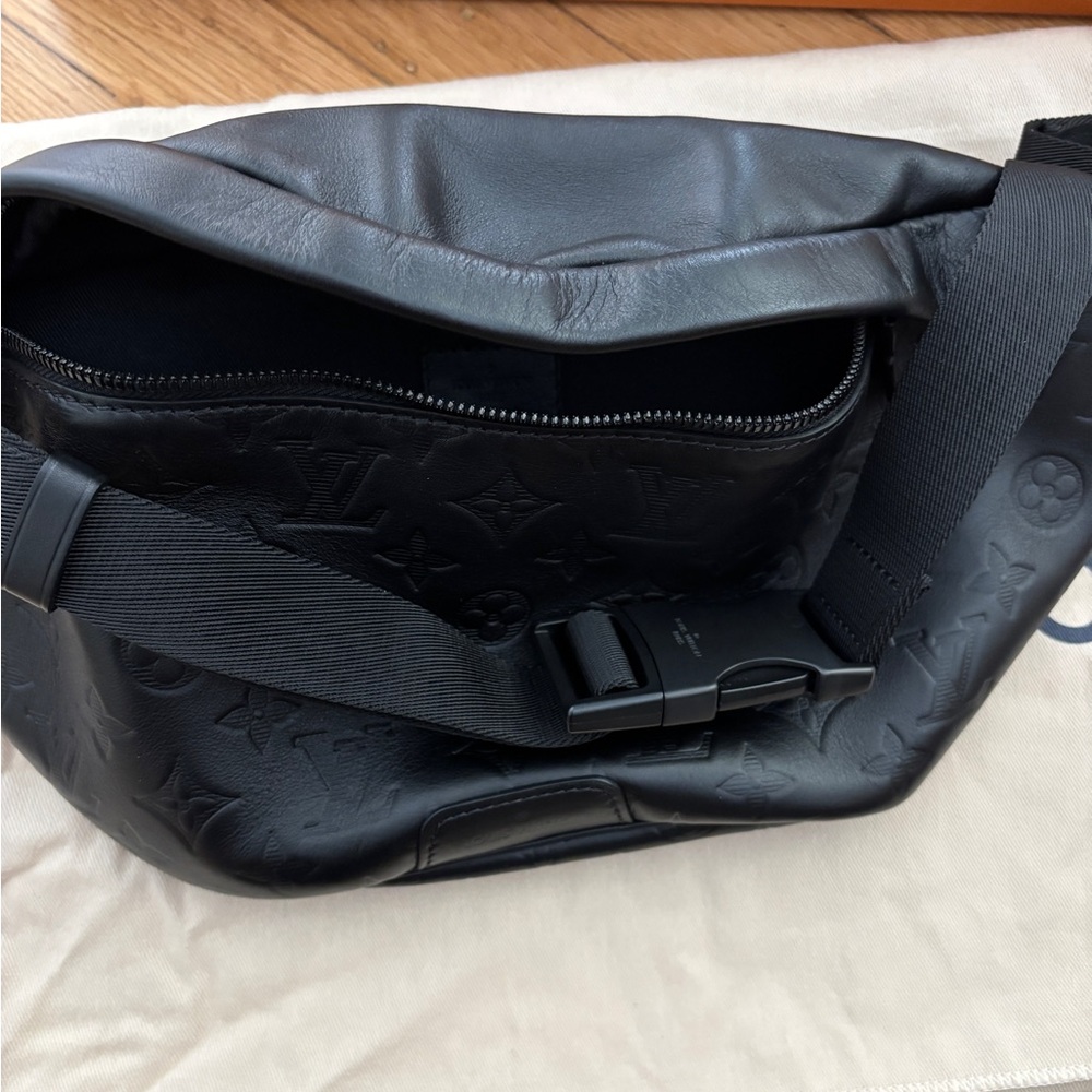 Louis Vuitton Discovery Bumbag PM Monogram Shadow - Picture 9 of 12